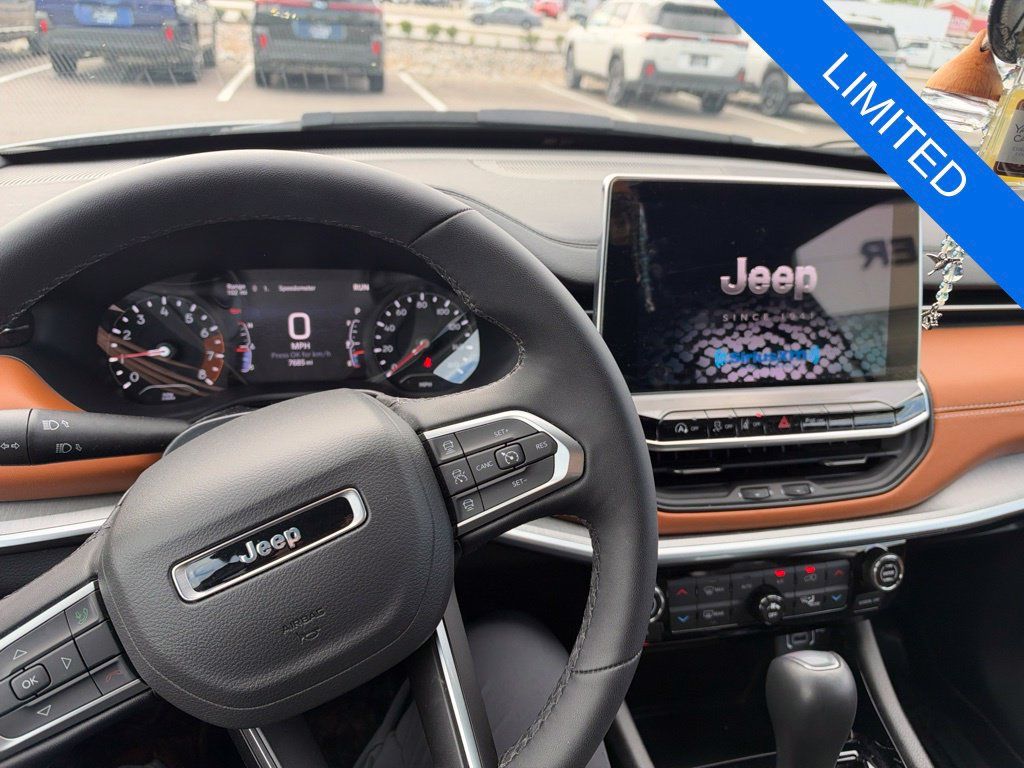Used 2025 Jeep Compass Limited w/ Sun & Sound Group AWD/4WD image 8