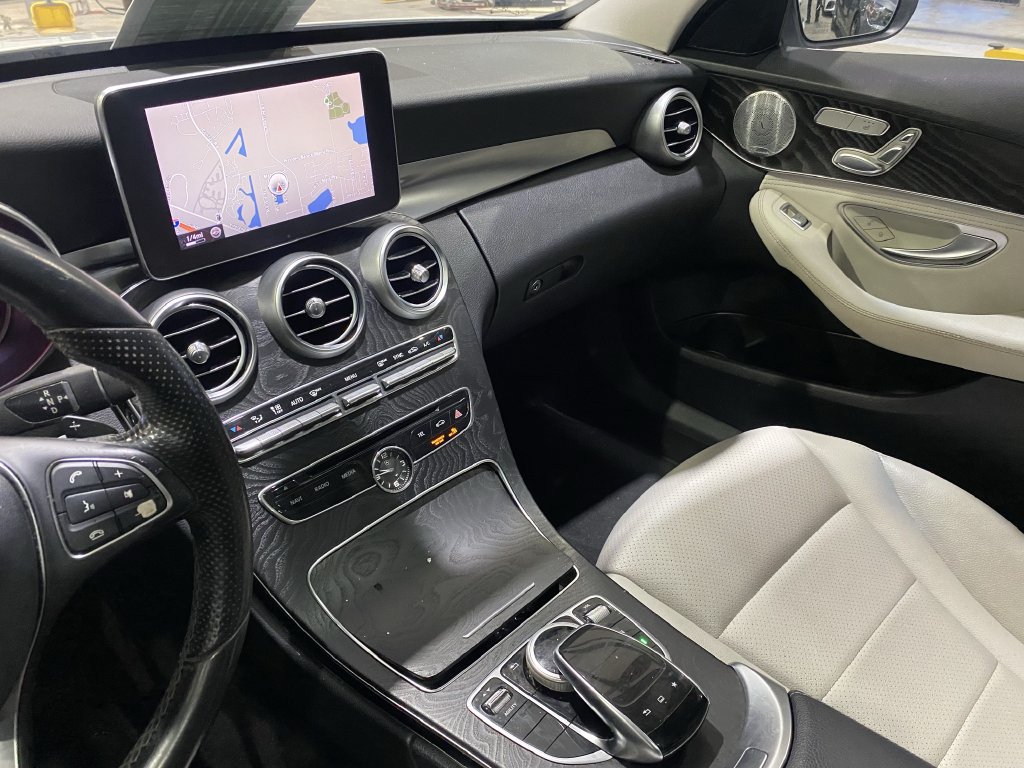 Used 2015 Mercedes-Benz C 300 4MATIC Sedan image 9