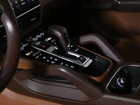 Certified 2022 Porsche Cayenne S Platinum image 26