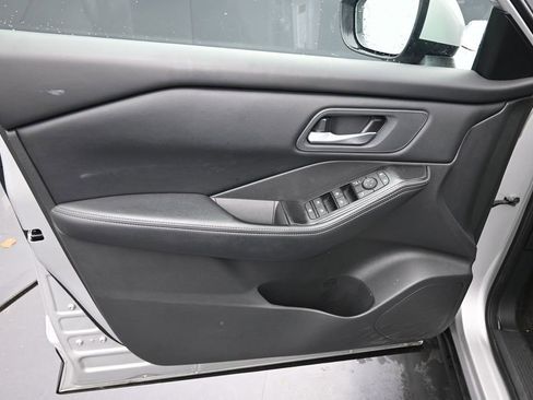 Used 2025 Nissan Rogue SV AWD/4WD image 16