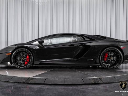 Used 2018 Lamborghini Aventador S image 22