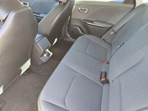 New 2025 Kia K4 LXS image 19