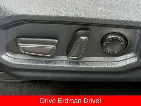 Used 2025 Toyota Tundra Limited AWD/4WD image 12