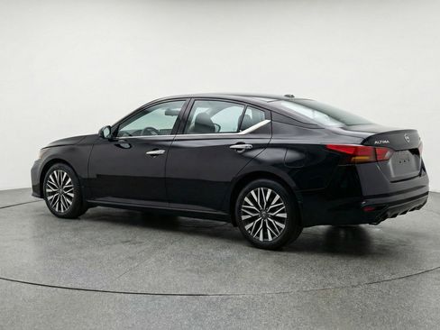 Used 2025 Nissan Altima 2.5 SV image 6