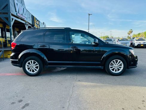 Used 2015 Dodge Journey SXT w/ Flexible Seating Group image 4