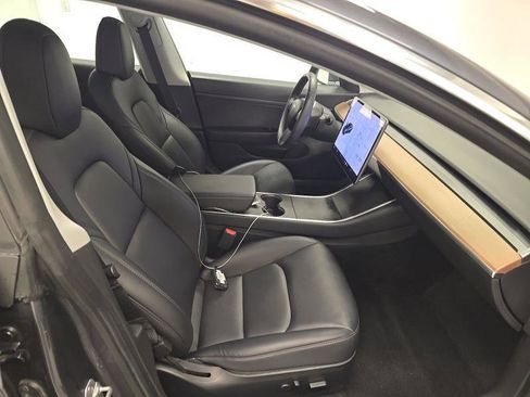 Used 2020 Tesla Model 3 Standard Range RWD image 12