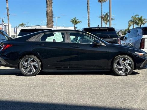 Certified 2025 Hyundai Elantra Sport image 3