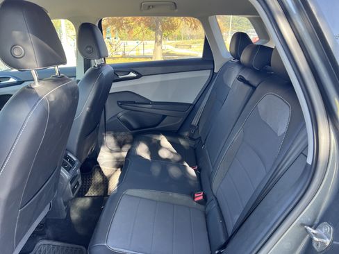 Certified 2022 Volkswagen Taos SE w/ IQ.Drive SE Package image 29