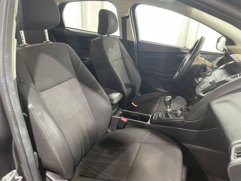 Used 2018 Ford Focus SE FWD image 25