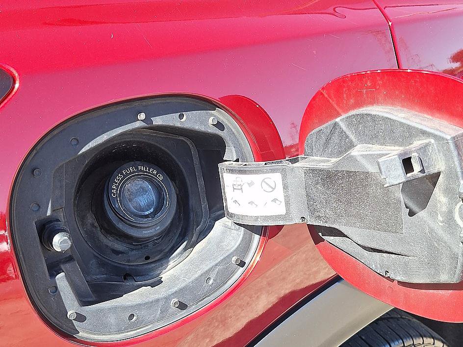 Certified 2025 Nissan Rogue SV FWD image 25