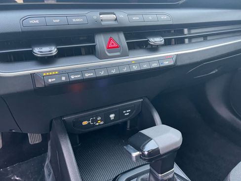 Used 2025 Kia K4 LXS image 17