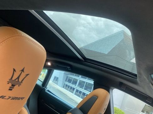 Used 2024 Maserati Levante Trofeo image 41