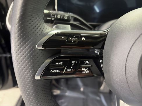 Used 2024 Mercedes-Benz GLC 300 4MATIC w/ AMG Line image 11