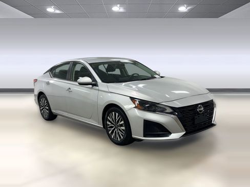 Used 2023 Nissan Altima 2.5 SV image 5