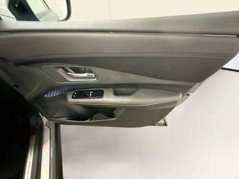 Used 2024 Nissan Ariya AWD image 32