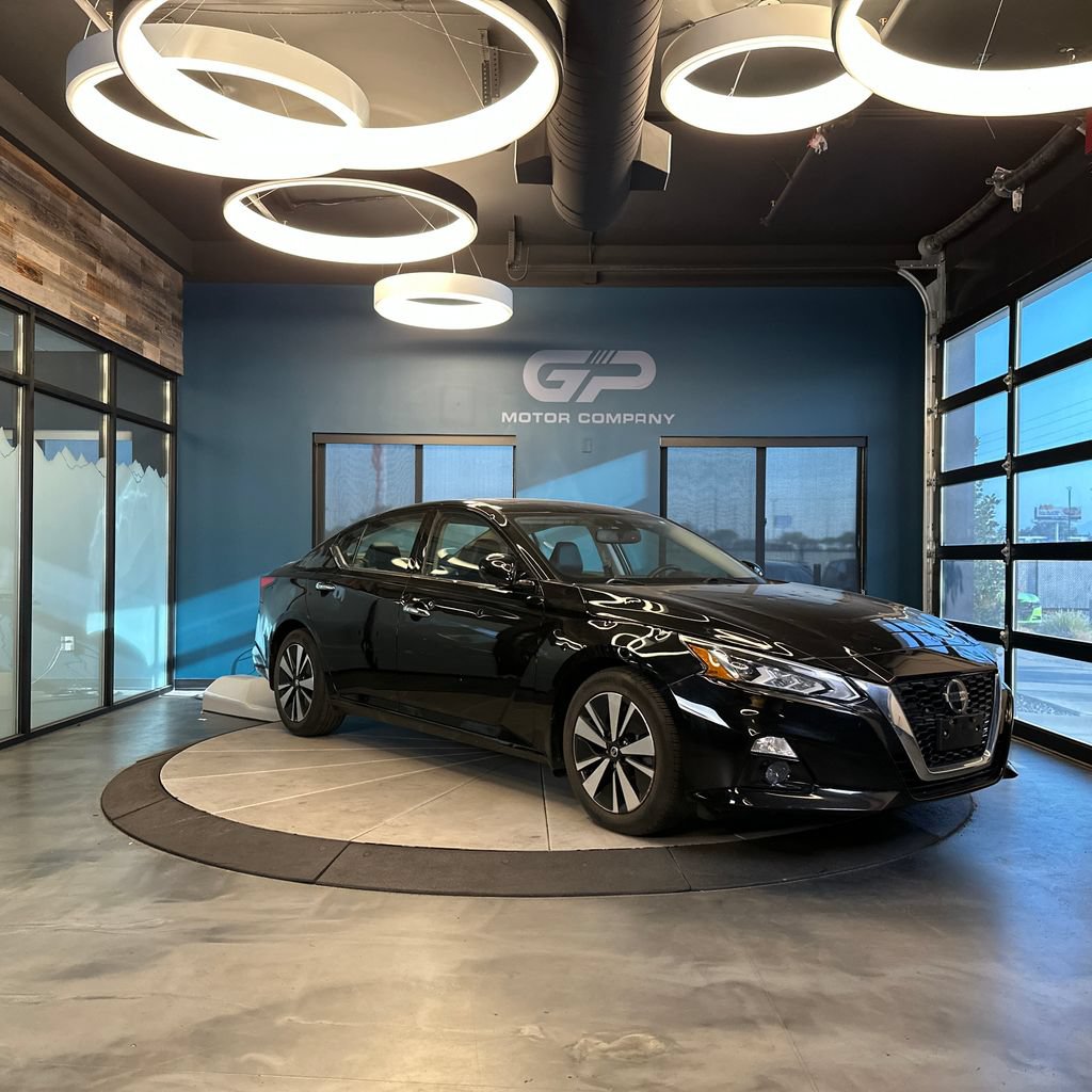Used 2020 Nissan Altima 2.5 SL FWD image 1