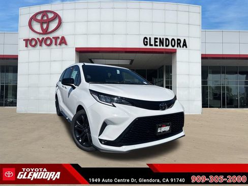 New 2026 Toyota Sienna XSE FWD image 2