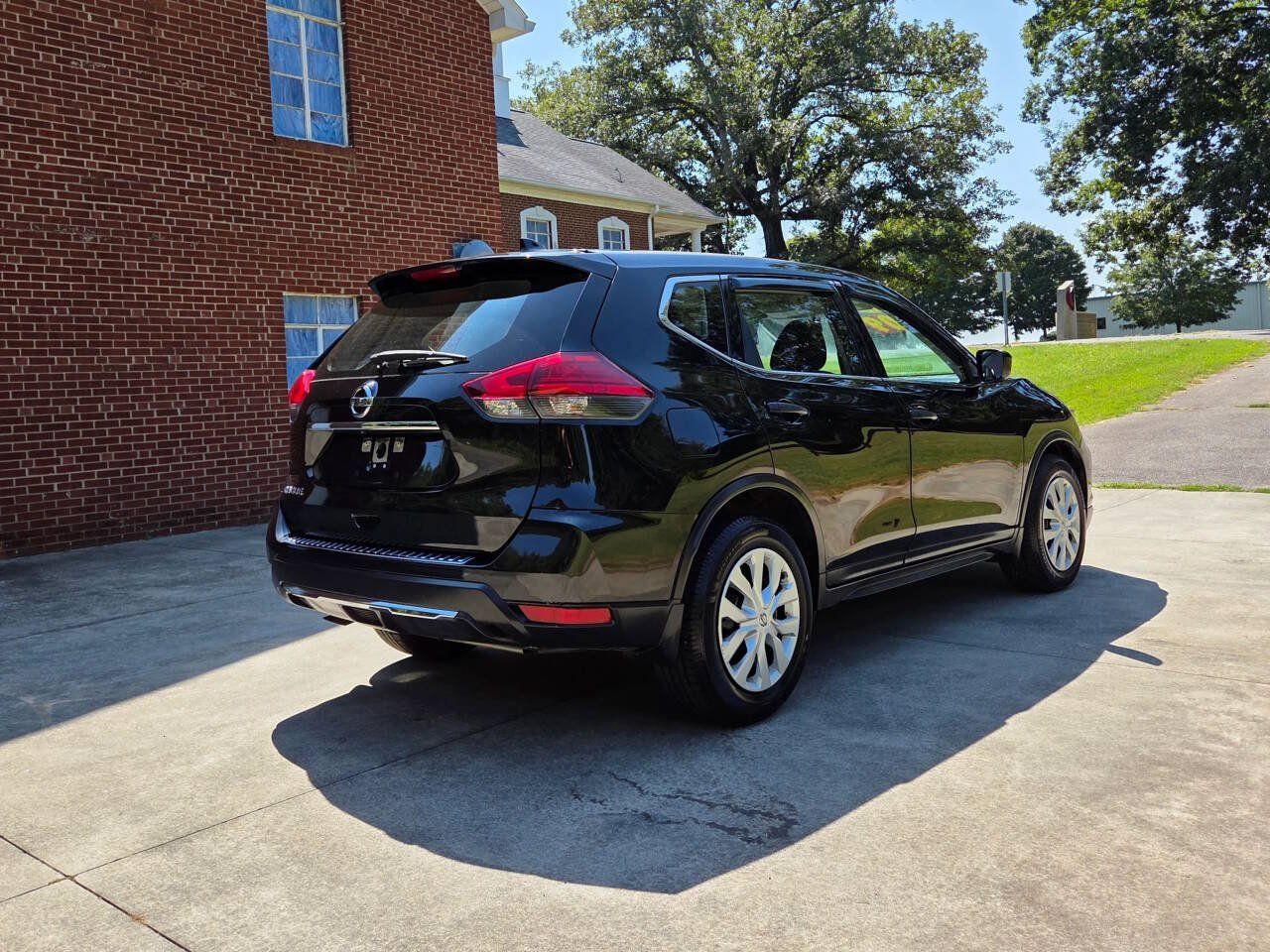Used 2017 Nissan Rogue S FWD image 5
