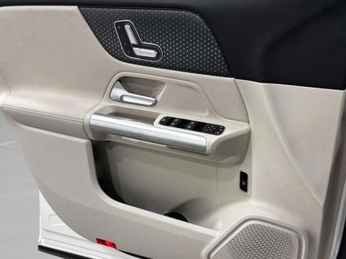 Used 2025 Mercedes-Benz GLA 250 4MATIC image 10