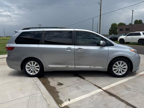 Used 2016 Toyota Sienna Limited Premium FWD image 9
