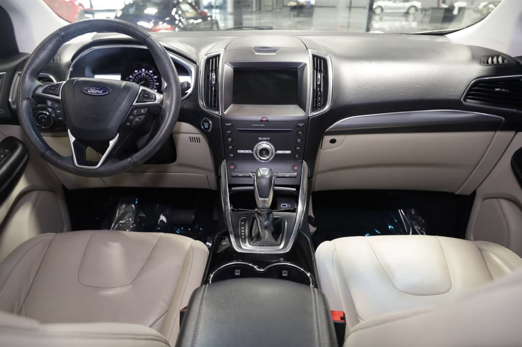 Used 2018 Ford Edge Titanium w/ Technology Package FWD image 22