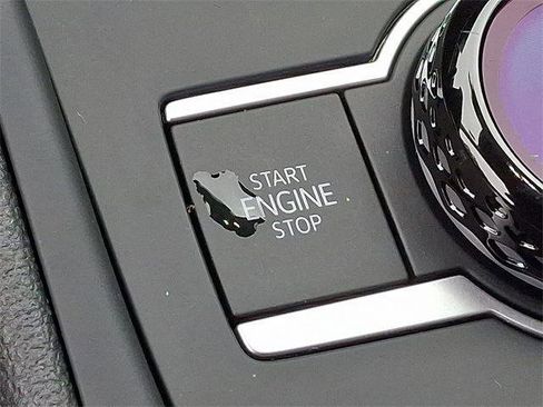 New 2025 Volkswagen Tiguan SE image 19