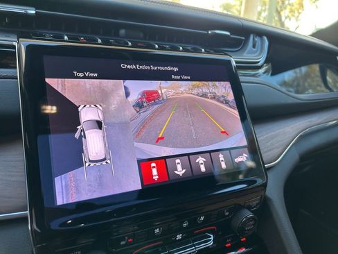 Used 2025 Jeep Grand Cherokee L Summit w/ Advanced Protech Group IV image 9