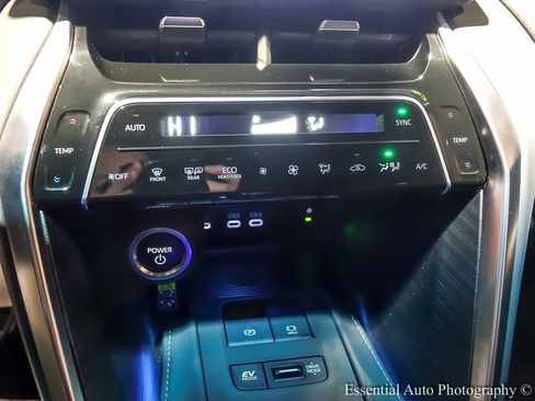 Used 2024 Toyota Venza Limited image 26