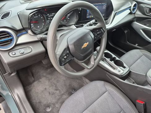 Used 2025 Chevrolet Trax LS FWD image 16