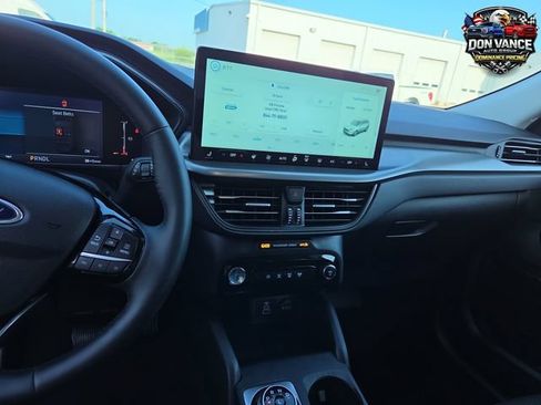 Used 2025 Ford Escape SE FWD image 17