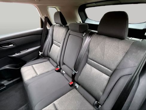 Certified 2025 Nissan Rogue SV FWD image 18
