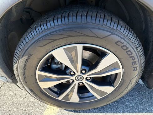 Used 2022 Nissan Murano SV FWD image 11