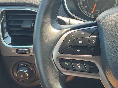 Used 2019 Jeep Cherokee Limited w/ Technology Group AWD/4WD image 17