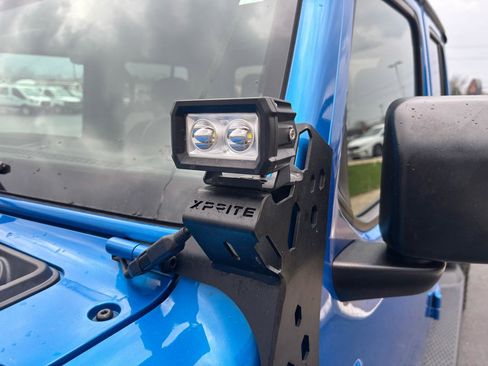 Used 2021 Jeep Gladiator Sport image 34