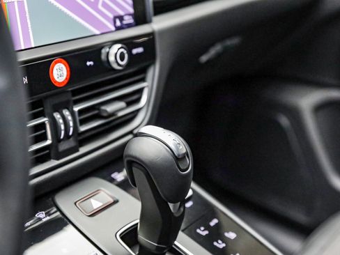 Used 2025 Porsche Macan image 26