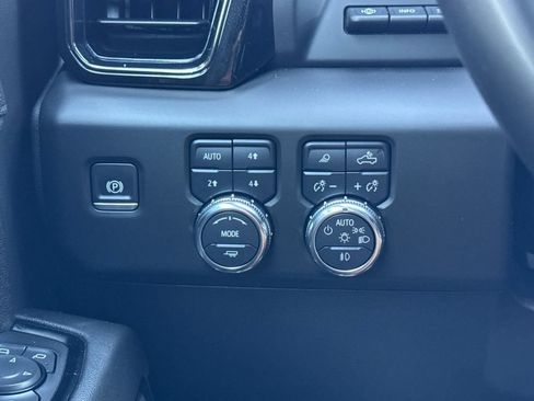 Used 2025 GMC Sierra 1500 AT4 w/ AT4 Premium Package AWD/4WD image 30
