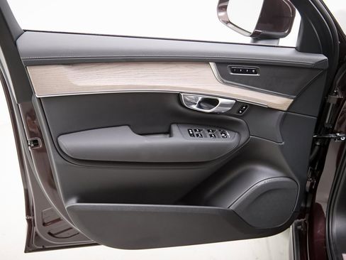 Used 2025 Volvo XC90 B6 Core w/ Protection Package image 10