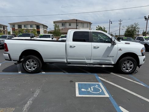 Used 2024 RAM 2500 Laramie AWD/4WD image 2