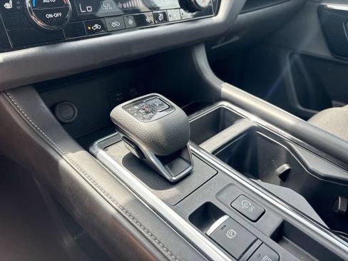 Used 2025 Nissan Pathfinder SV FWD image 19
