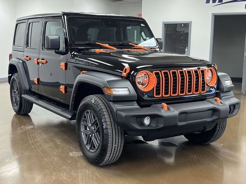 Used 2025 Jeep Wrangler Unlimited Sport AWD/4WD image 3