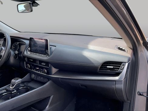 Used 2023 Nissan Rogue SV FWD image 16