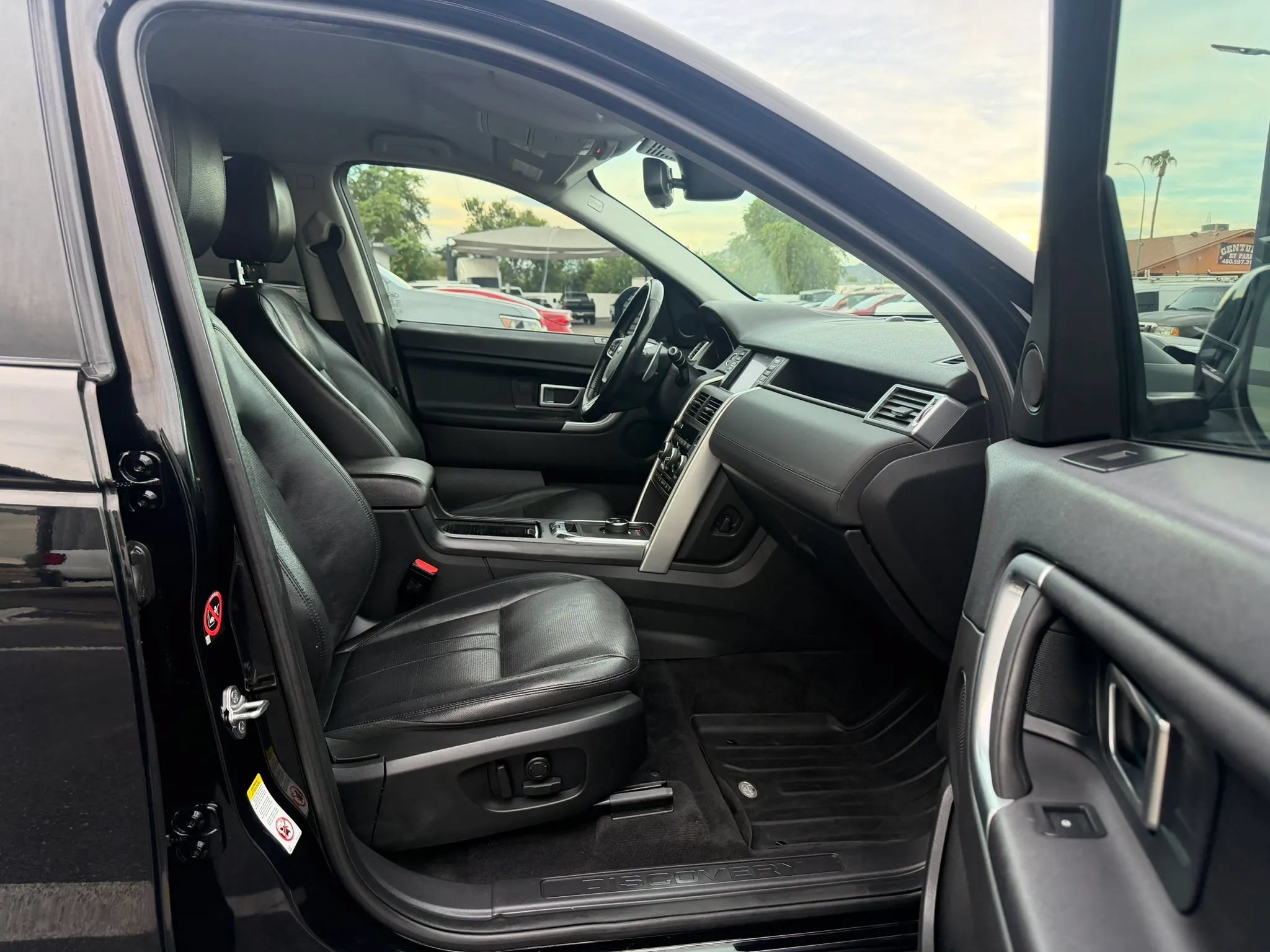 Used 2018 Land Rover Discovery Sport SE AWD/4WD image 30