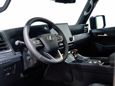 Used 2026 Lexus GX 550 image 6