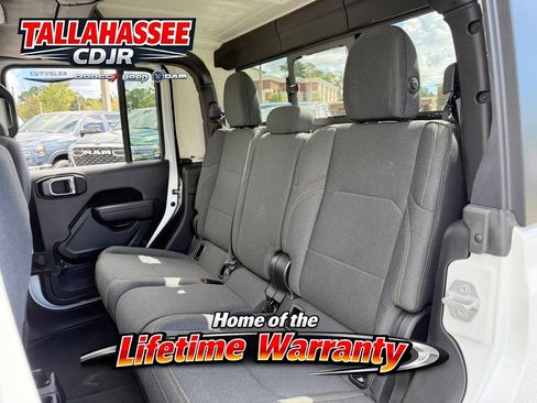 Used 2025 Jeep Gladiator Sport AWD/4WD image 24