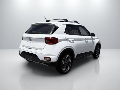 Used 2024 Hyundai Venue SEL FWD image 5