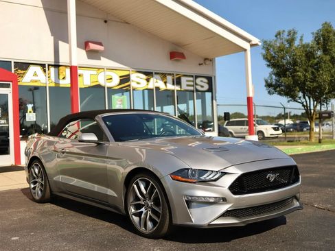 Used 2022 Ford Mustang Premium RWD image 3