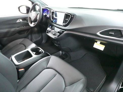 New 2026 Chrysler Voyager LX FWD image 30