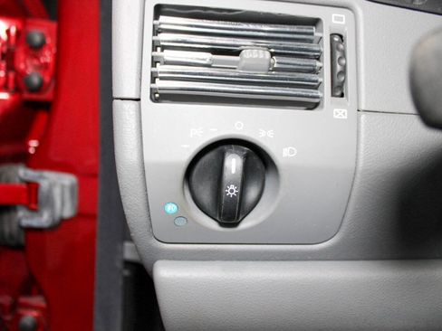 Used 2005 Chrysler Crossfire Limited image 36