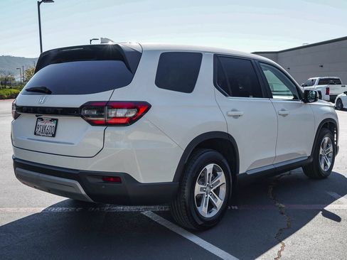 Used 2025 Honda Pilot EX-L image 5