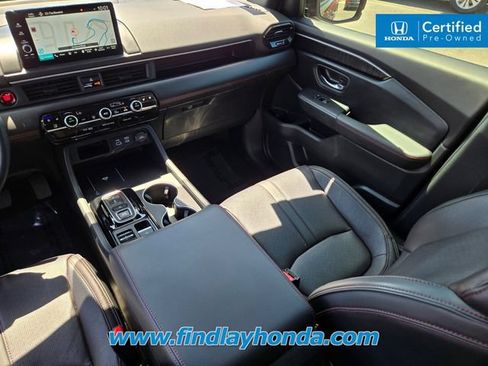 Certified 2025 Honda Pilot Black Edition image 17